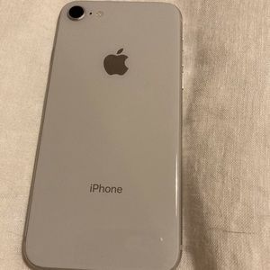 iPhone 8 64gb Silver Cell Phone 📱